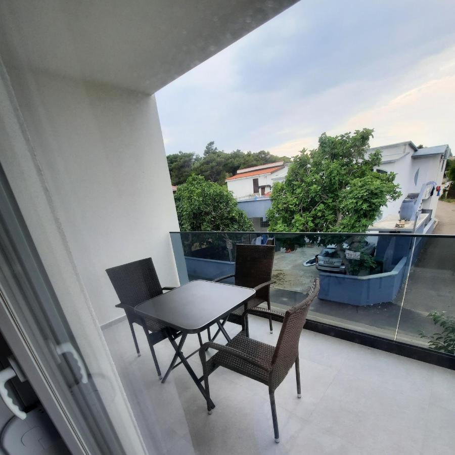 Apartments Matkovic Vir Exterior foto